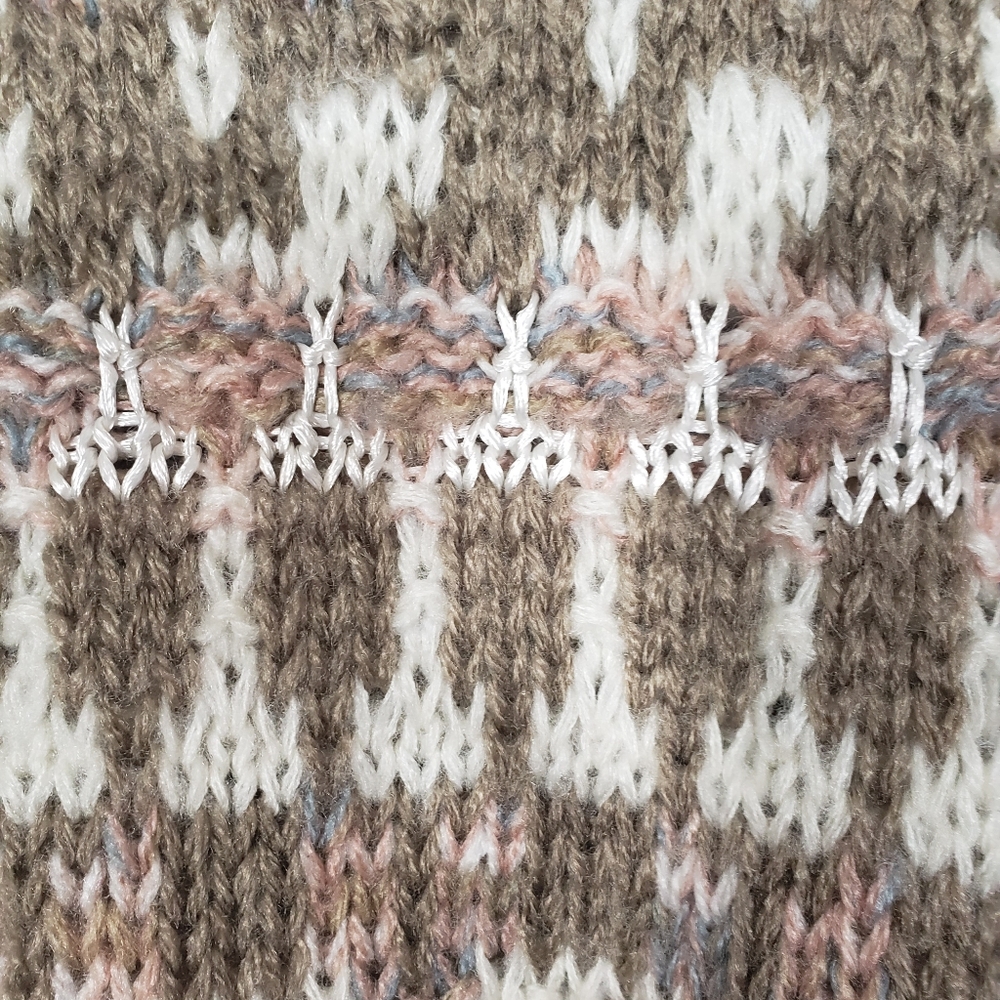 SOLD Vintage Handknit Sweater - Picture 5 of 9